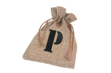 Jute look zakjes letter P 9.5 x 13.5 cm