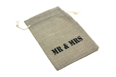 Jute look zakjes mr &amp; mrs 9.5 x 13.5 cm