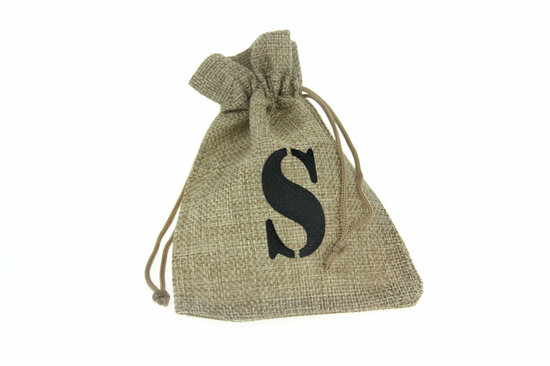 Jute look zakjes letter S 9.5 x 13.5 cm