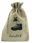 Pepernoten zakje schoen met wortel met naam (jute look zakje) Pepernoten zakje schoen met wortel met naam (jute look zakje)